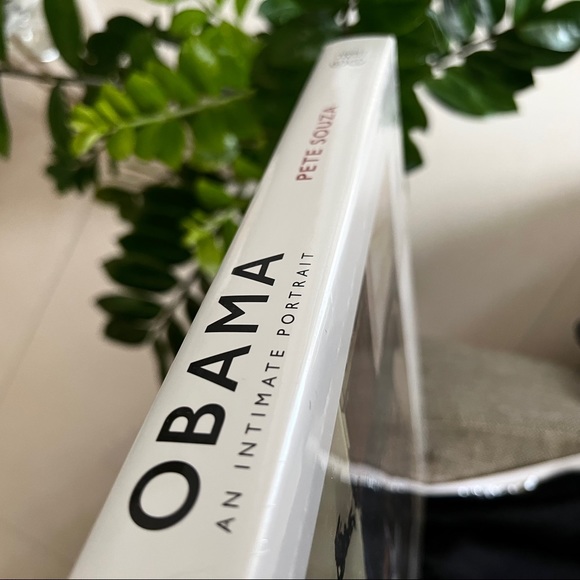 NEW Obama: An Intimate Portrait - Photography by Pete Souza - Picture 2 of 10